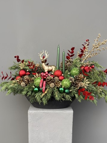 Green Forest Geyik Figürlü ve Mumlu Özel Tasarım Yılbaşı Aranjmanı