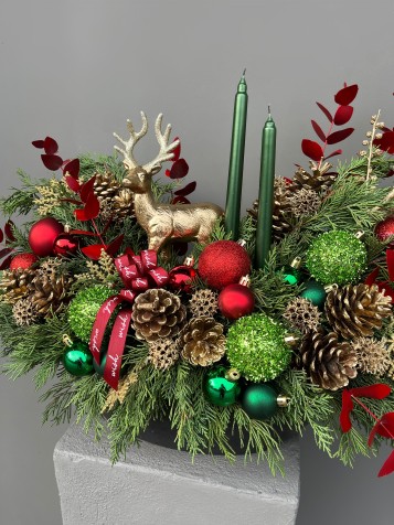 Green Forest Geyik Figürlü ve Mumlu Özel Tasarım Yılbaşı Aranjmanı