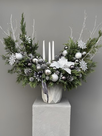 White Ponsetia Özel Tasarım Mumlu Yılbaşı Aranjmanı
