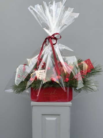 Kırmızı Kadife Kutuda El Yapımı Seramik Bardak Ve Harem Çikolata & Kurabiye İle Yılbaşı Hediye Kutusu